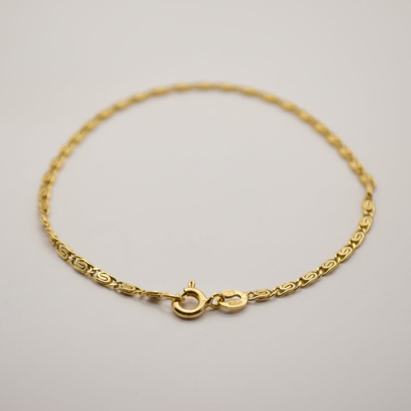 Delicate wheat chain bracelet in 18ct gold