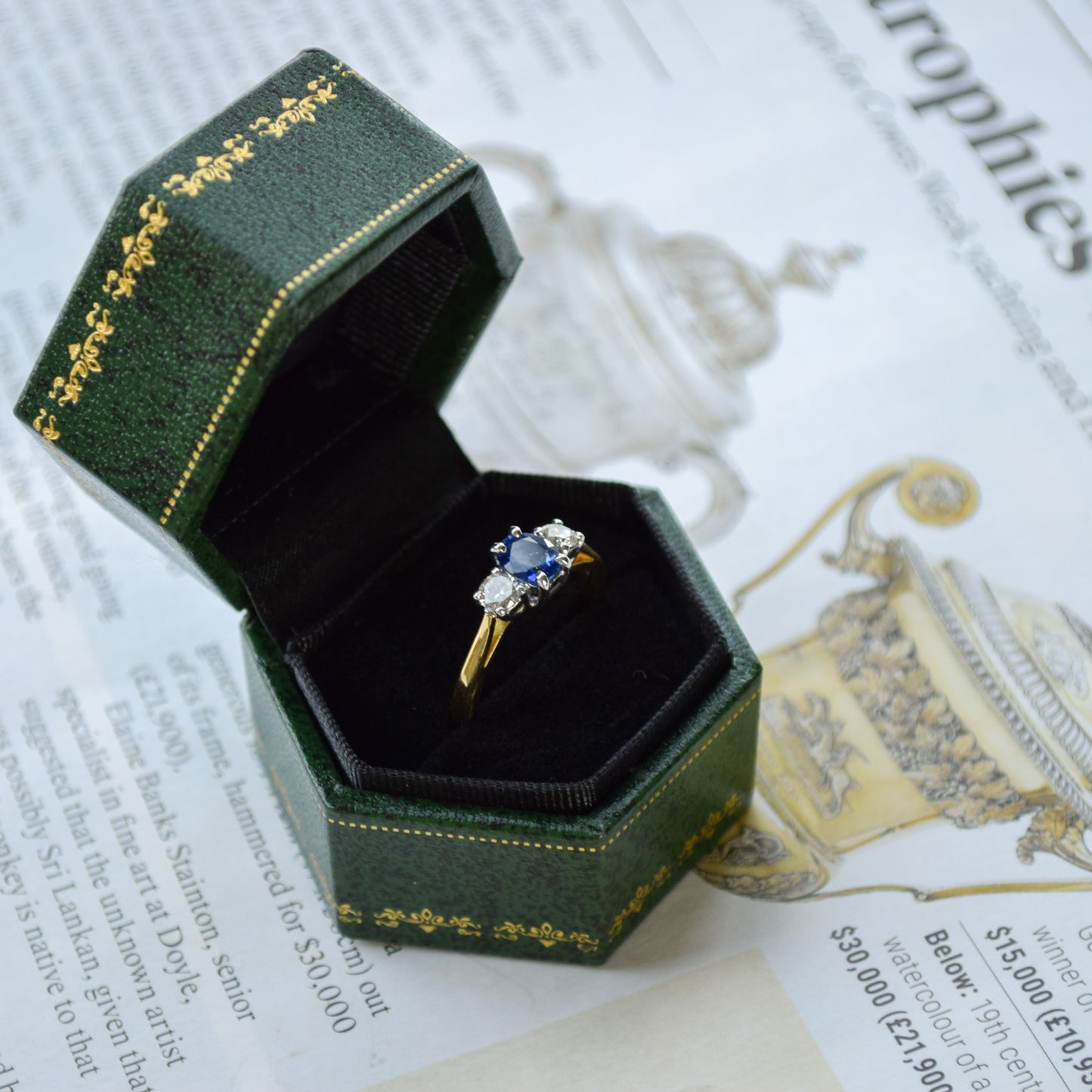 Sapphire and diamond ring 18ct yellow gold ring