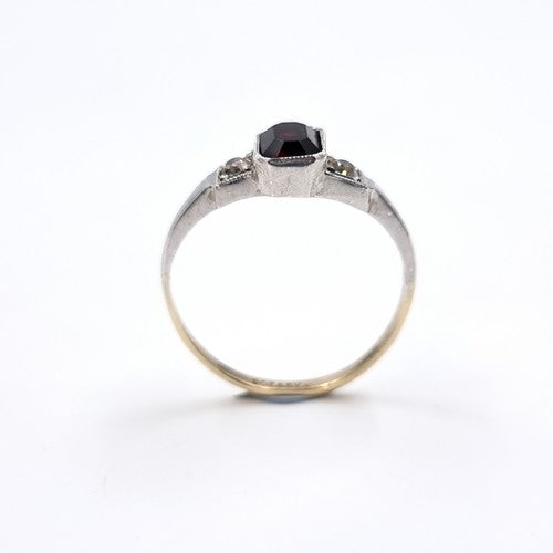 Garnet 9ct gold ring