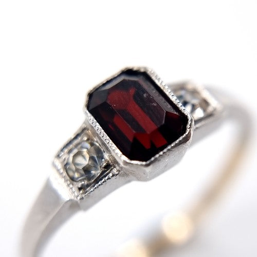 Garnet 9ct gold ring