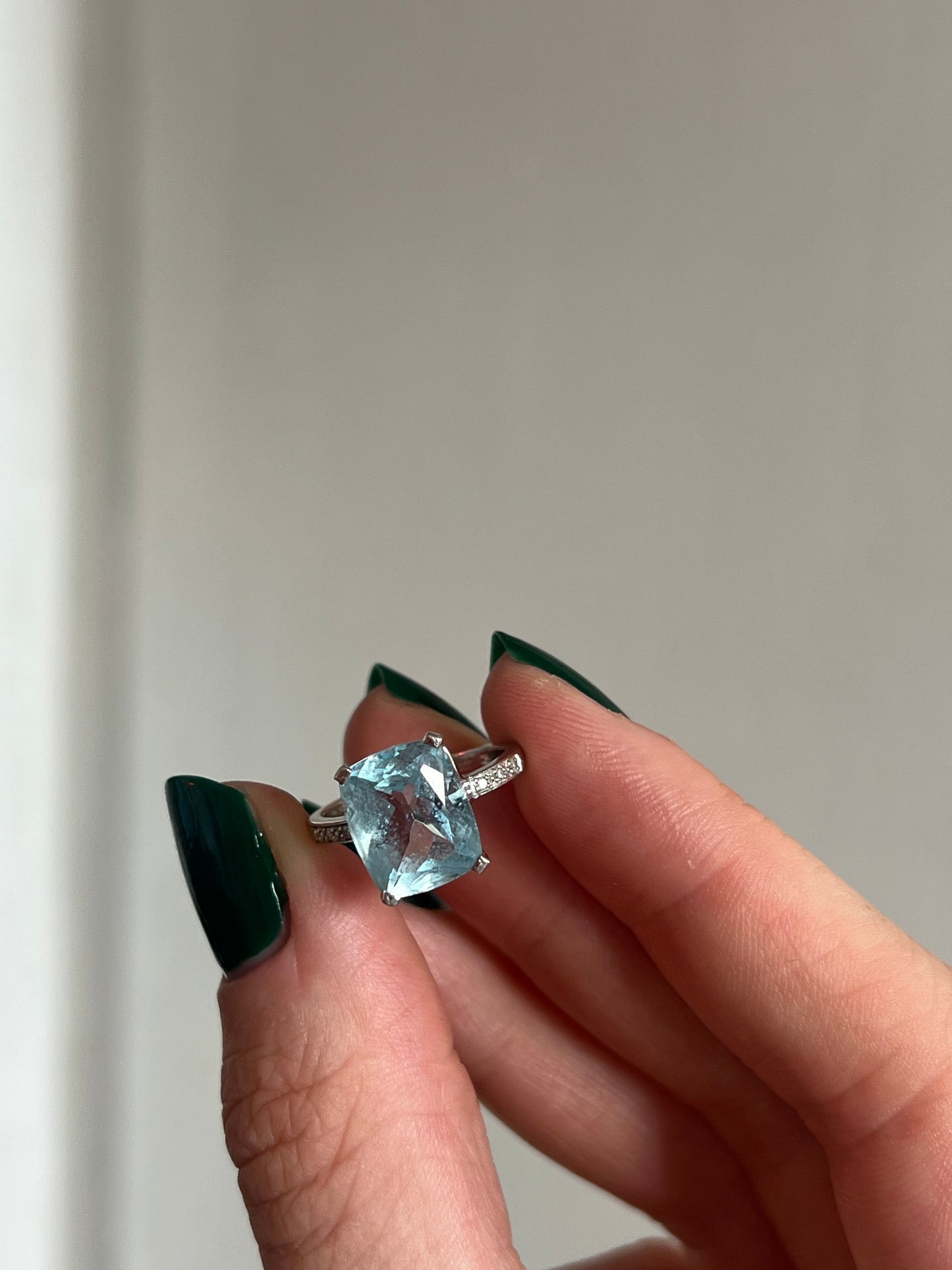 Topaz & diamond cocktail 9ct white gold ring