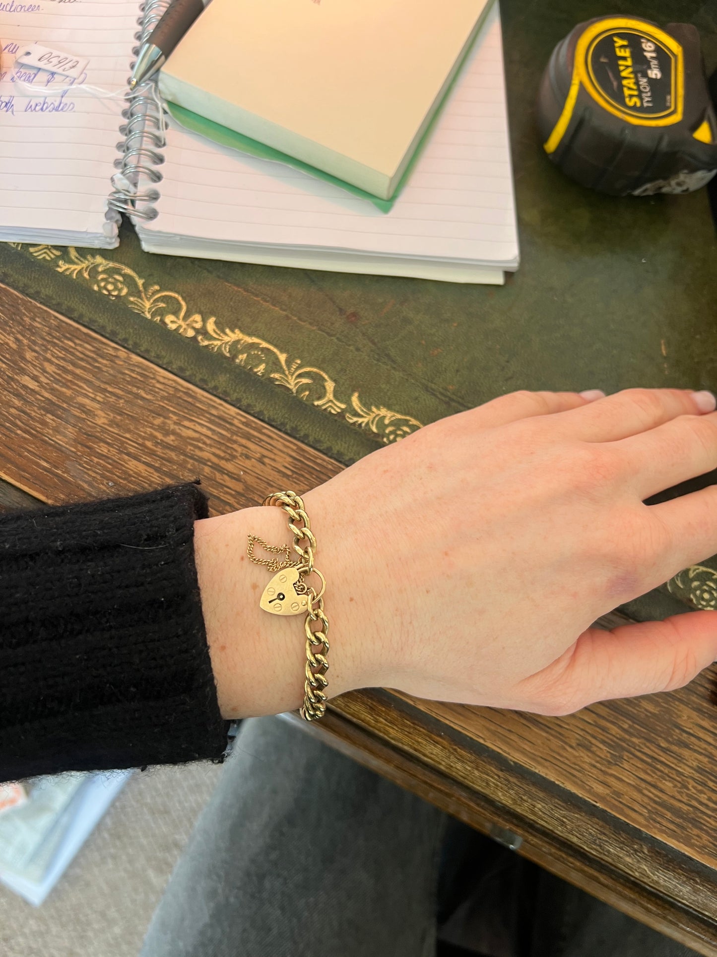 9ct curb bracelet with heart clasp