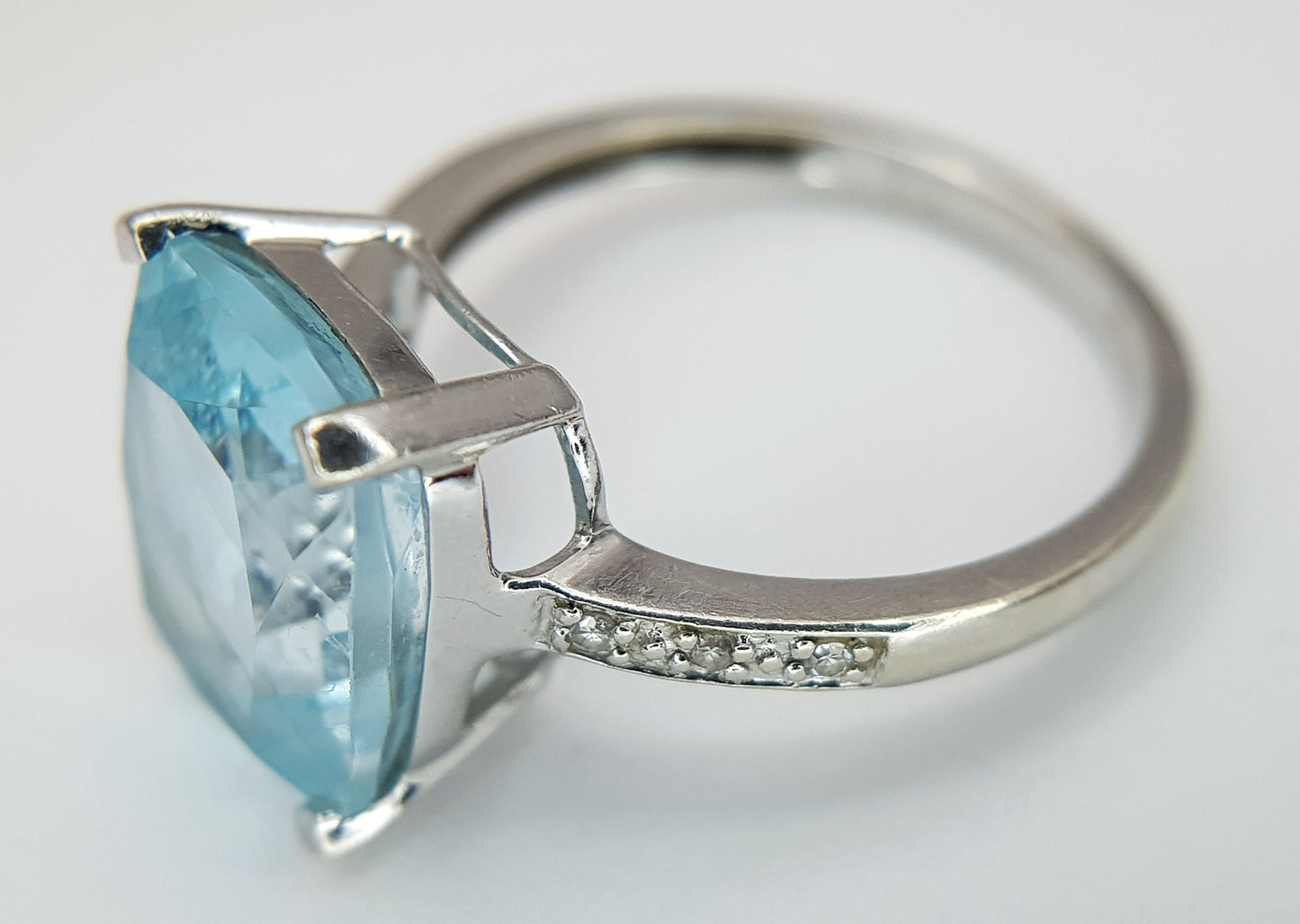 Topaz & diamond cocktail 9ct white gold ring