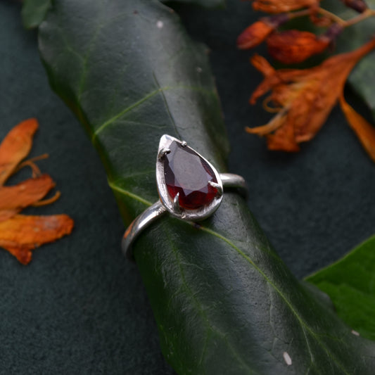 Labyrinth garnet ring