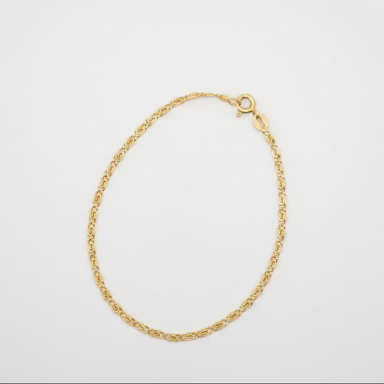 Delicate wheat chain bracelet in 18ct gold