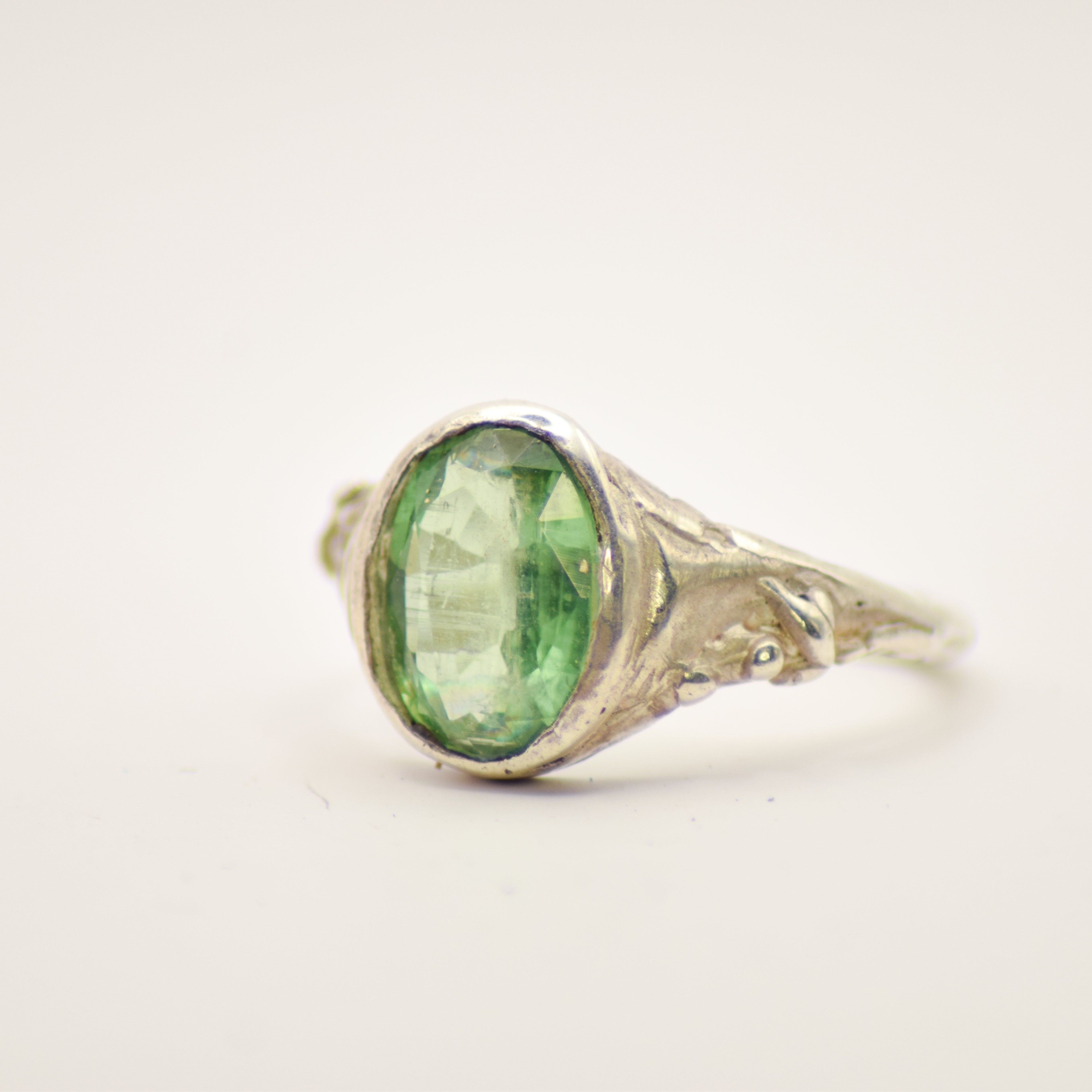 Green kyanite seaweed ring