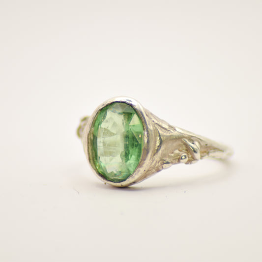 Green kyanite seaweed ring