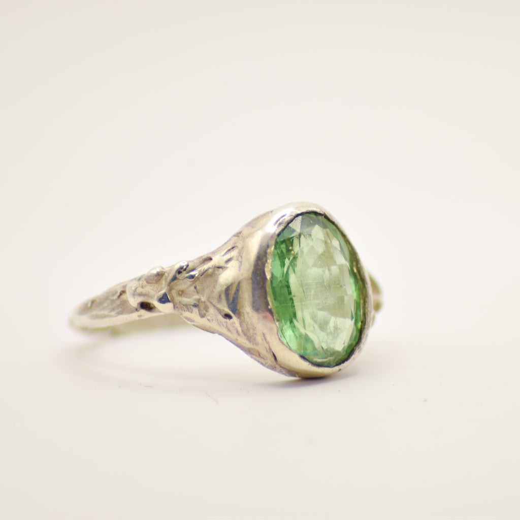 Green kyanite seaweed ring
