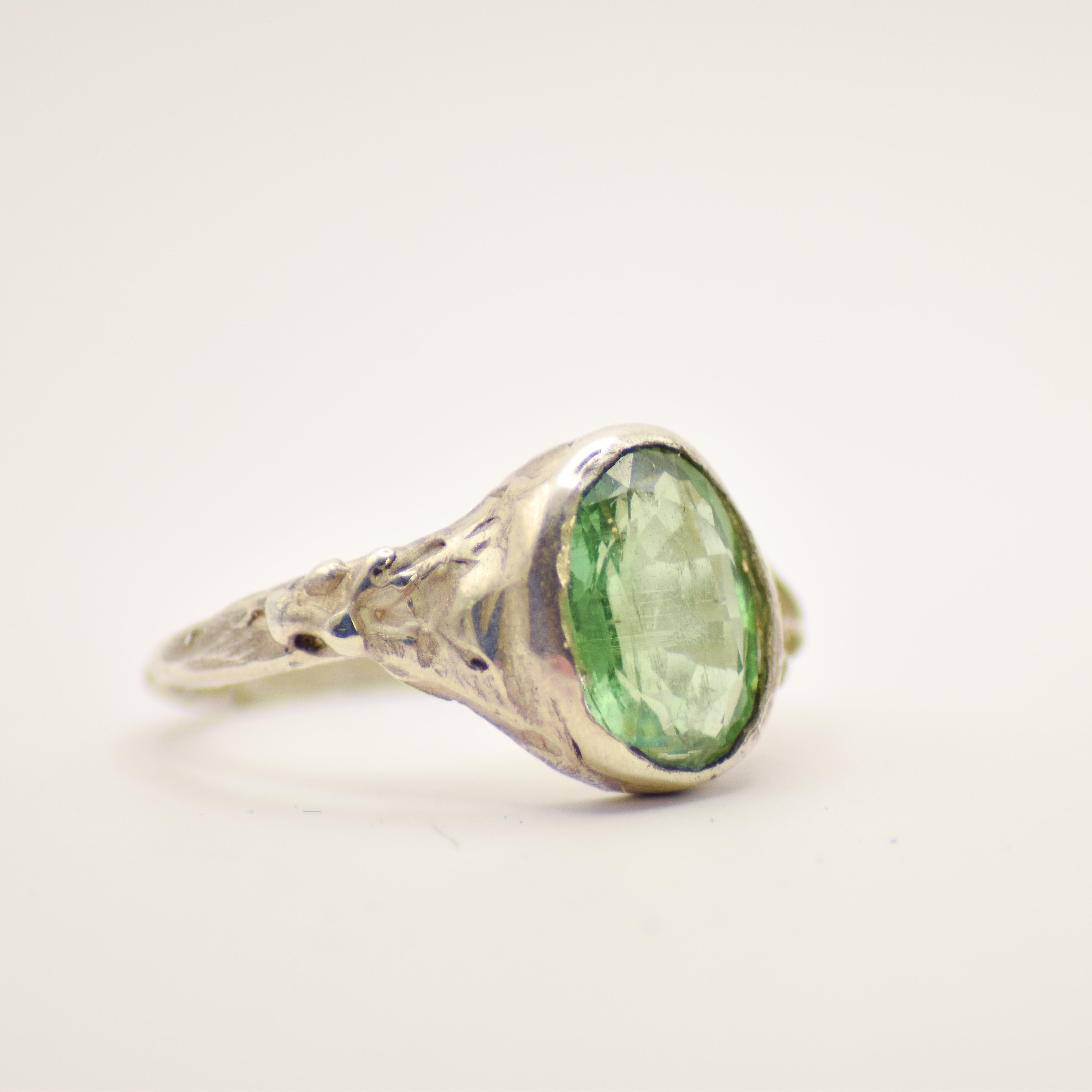Green kyanite seaweed ring