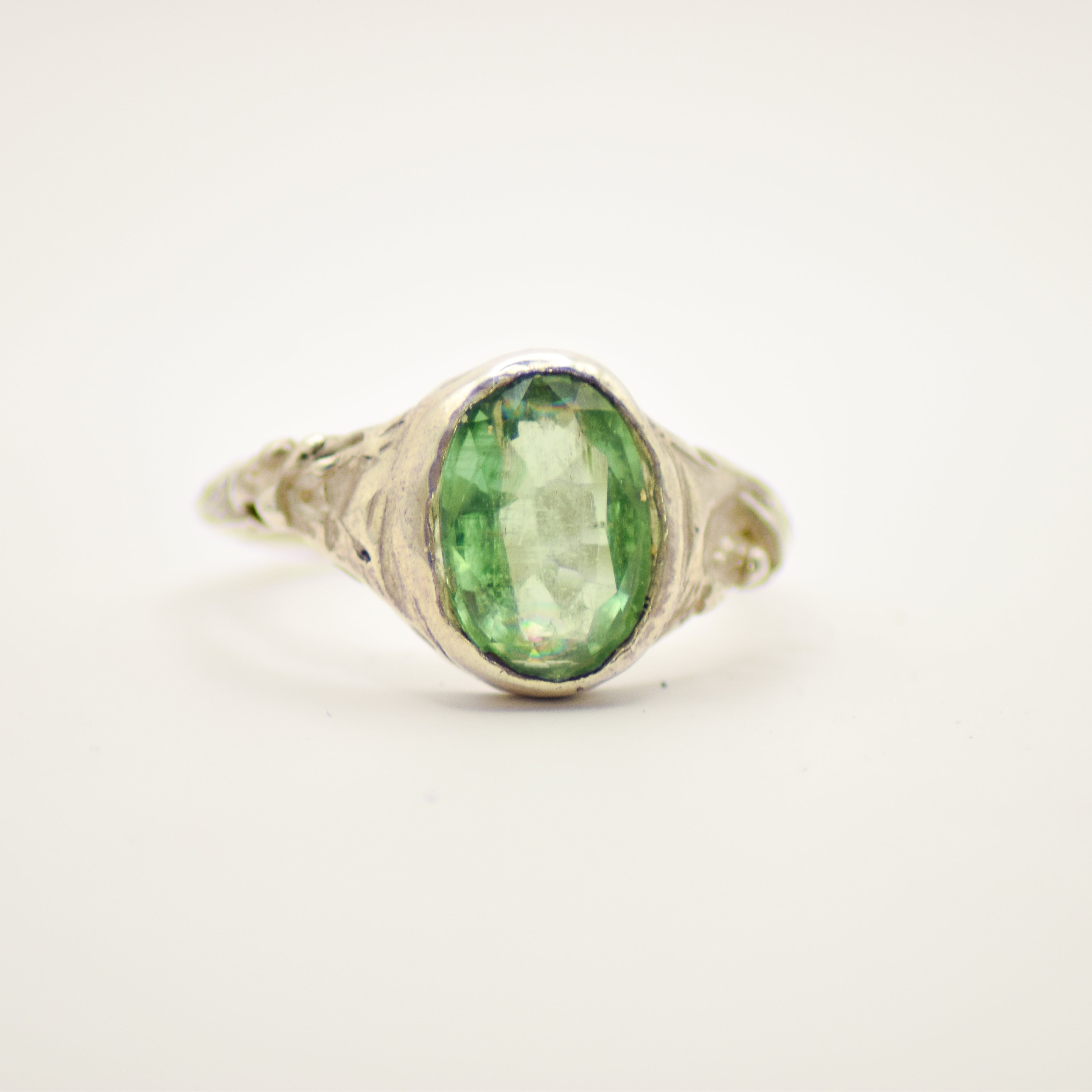Green kyanite seaweed ring