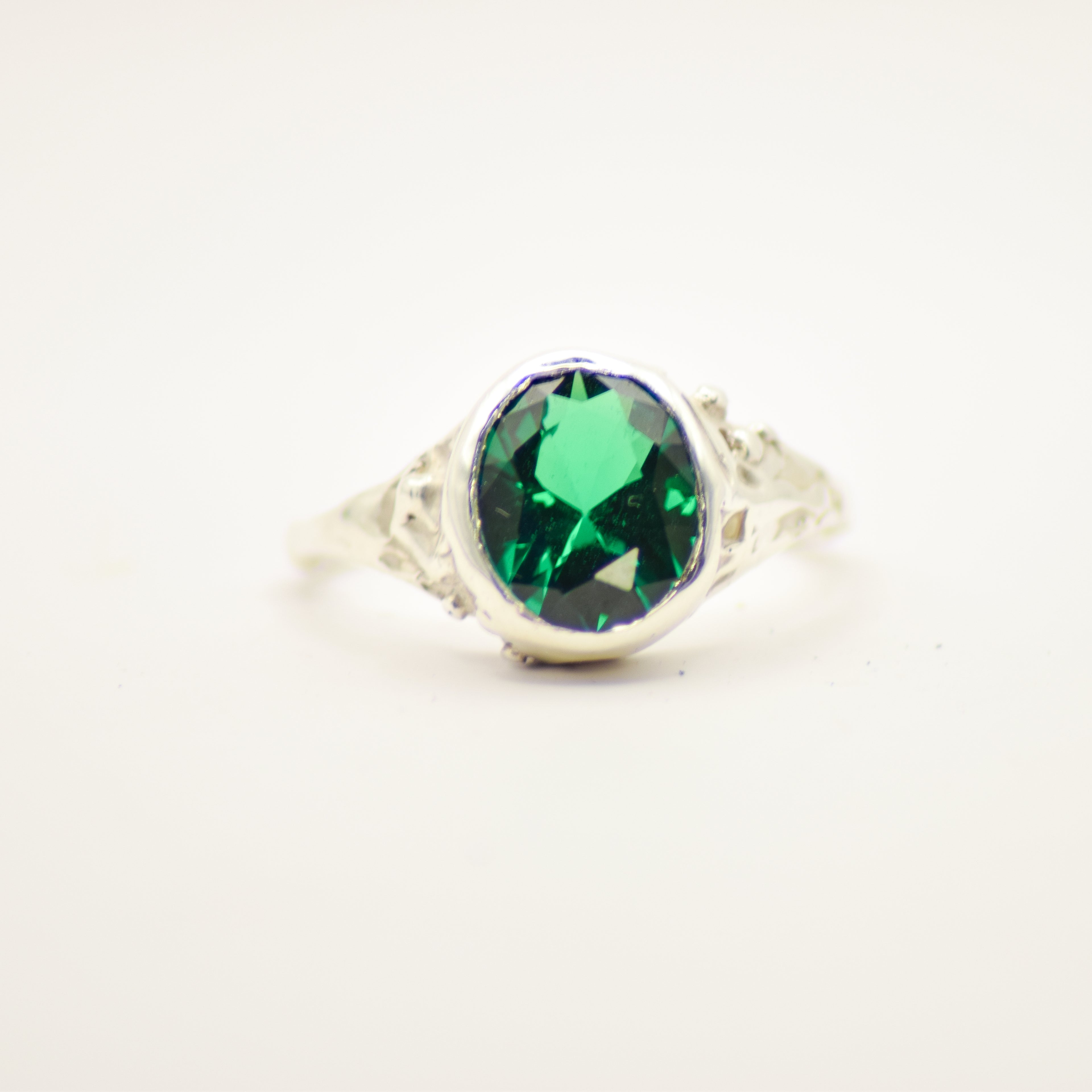 Emerald seaweed ring