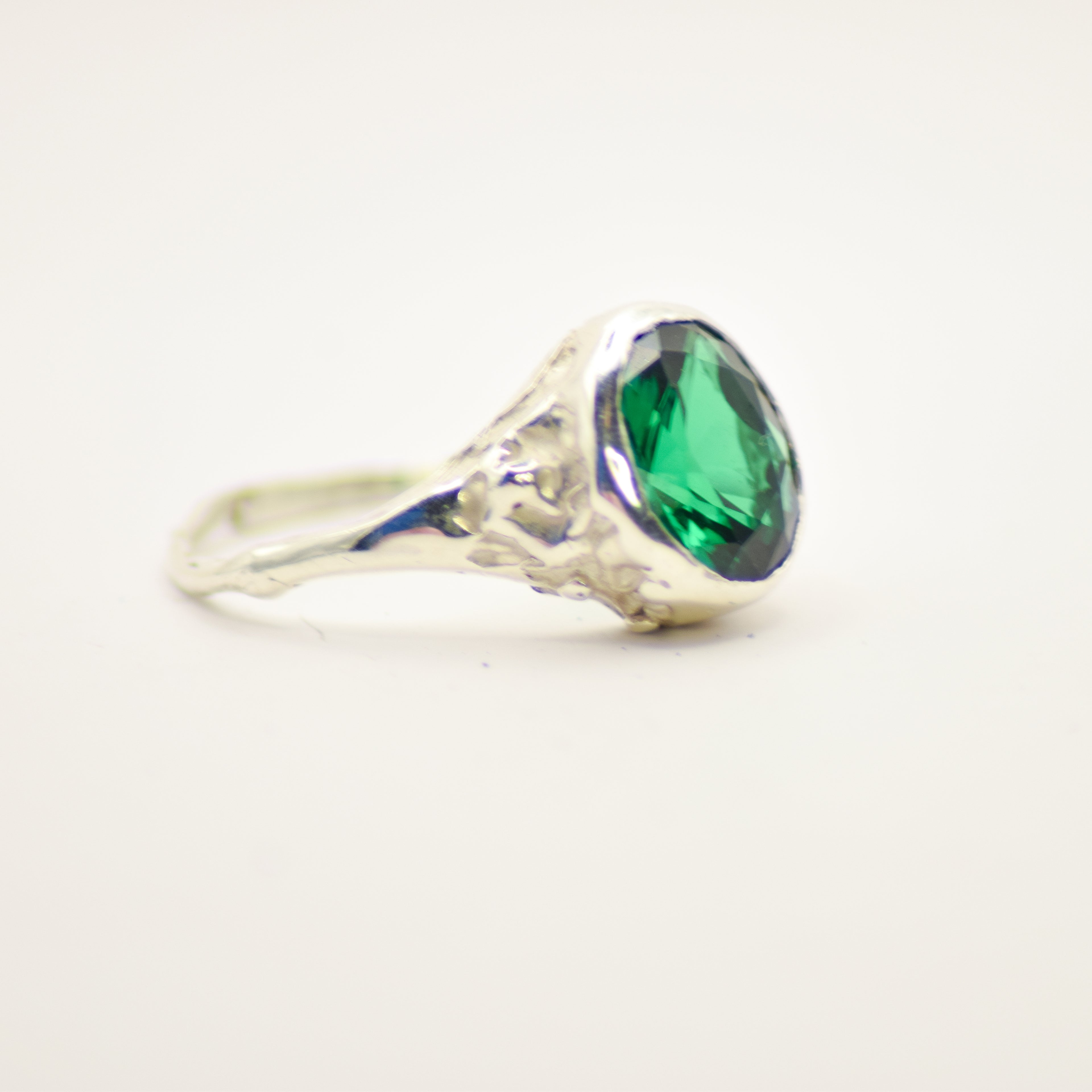 Emerald seaweed ring