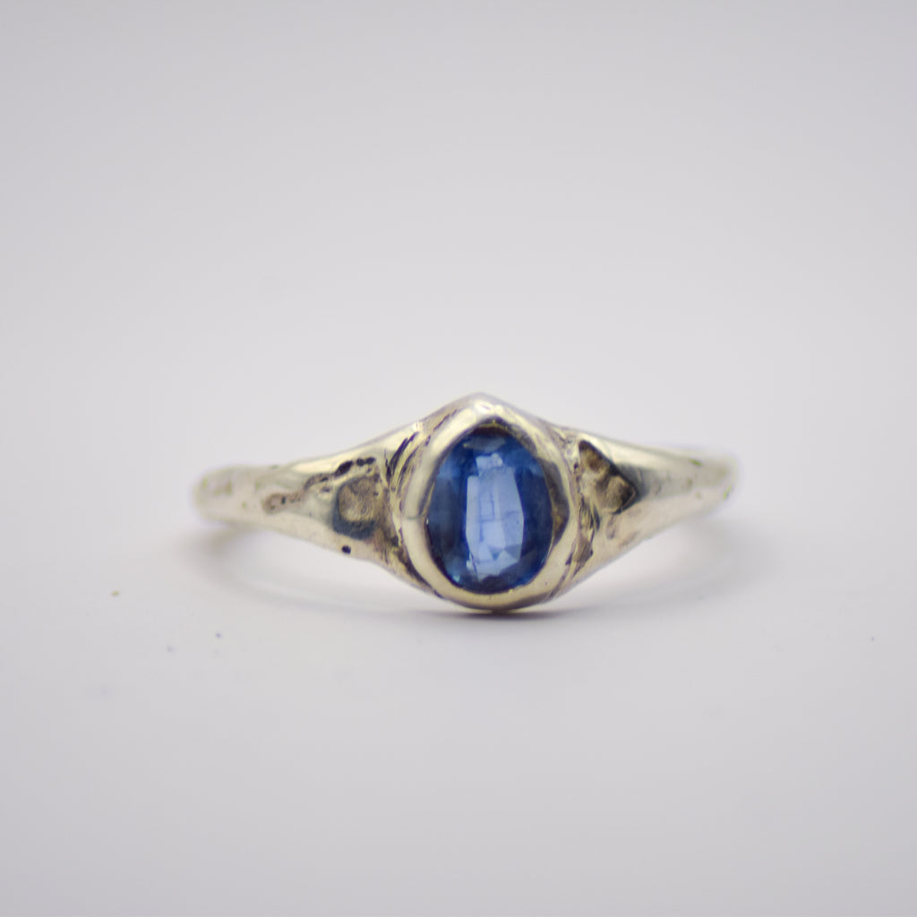 Small kyanite crown ring