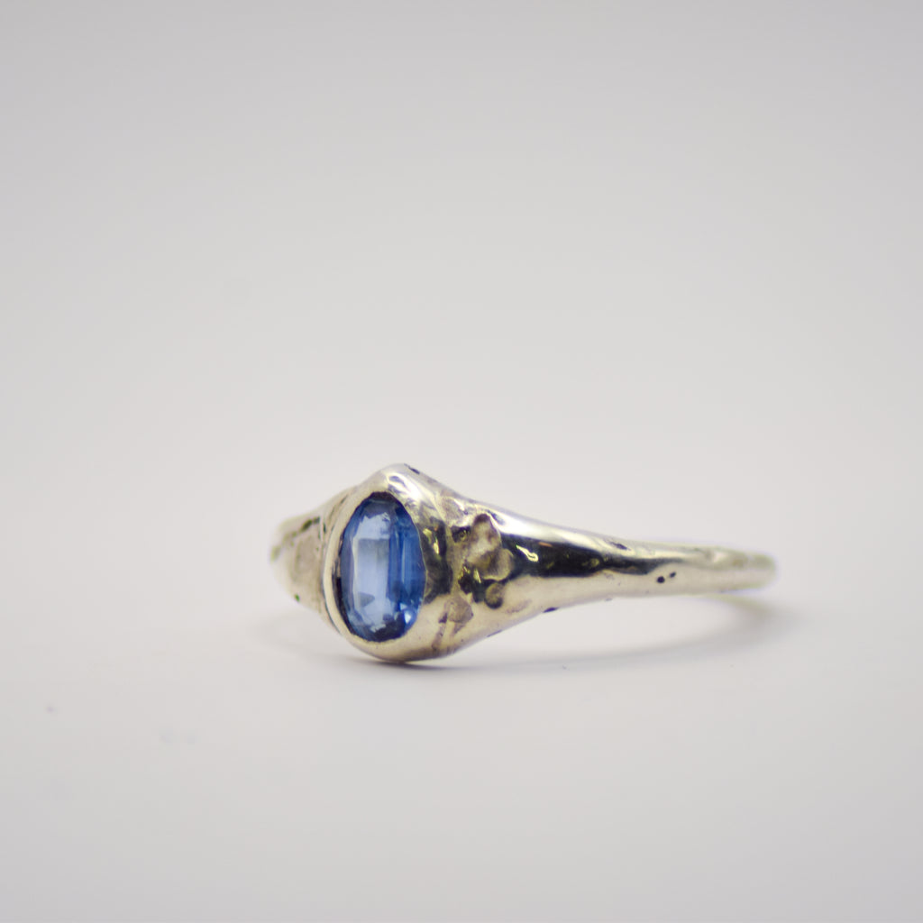 Small kyanite crown ring