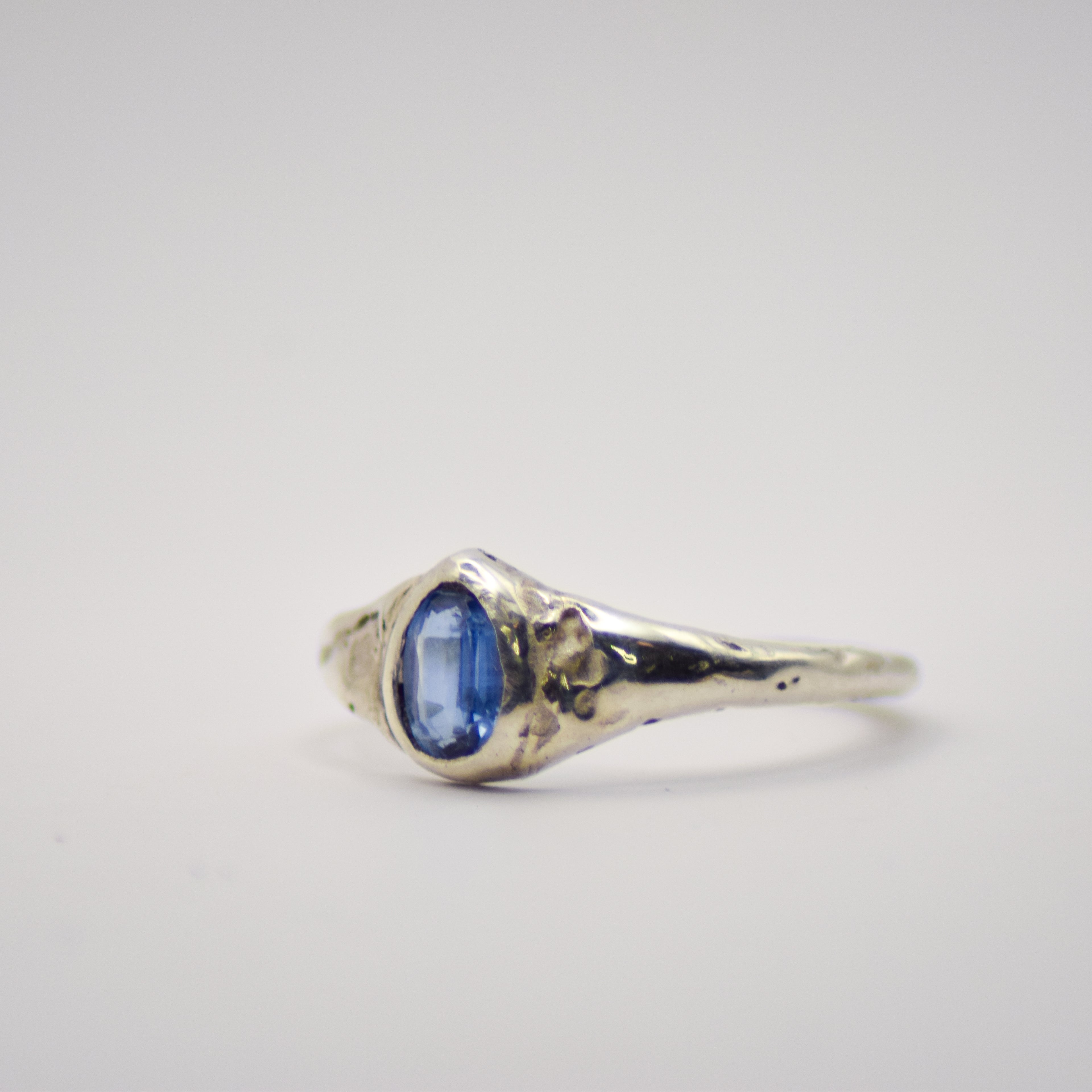 Small kyanite crown ring