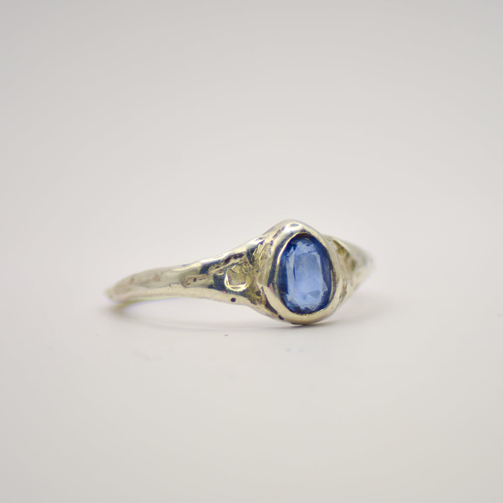 Small kyanite crown ring