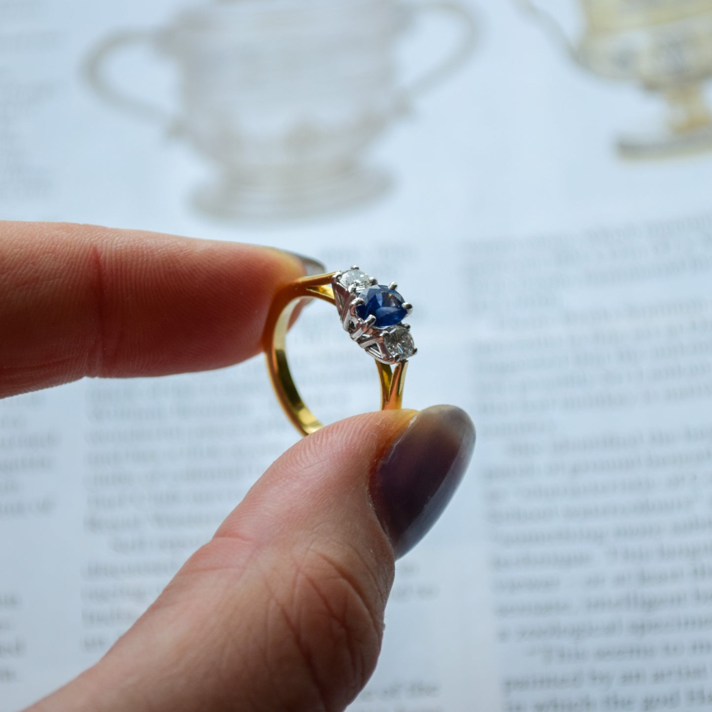 Sapphire and diamond ring 18ct yellow gold ring