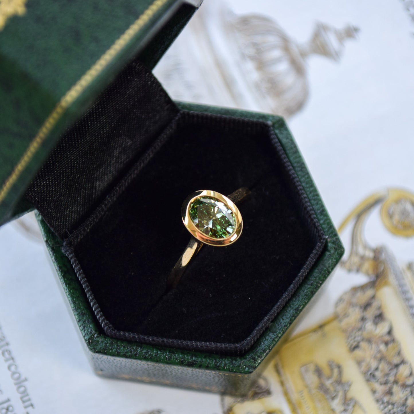 Vivid green diamond 18ct yellow gold ring