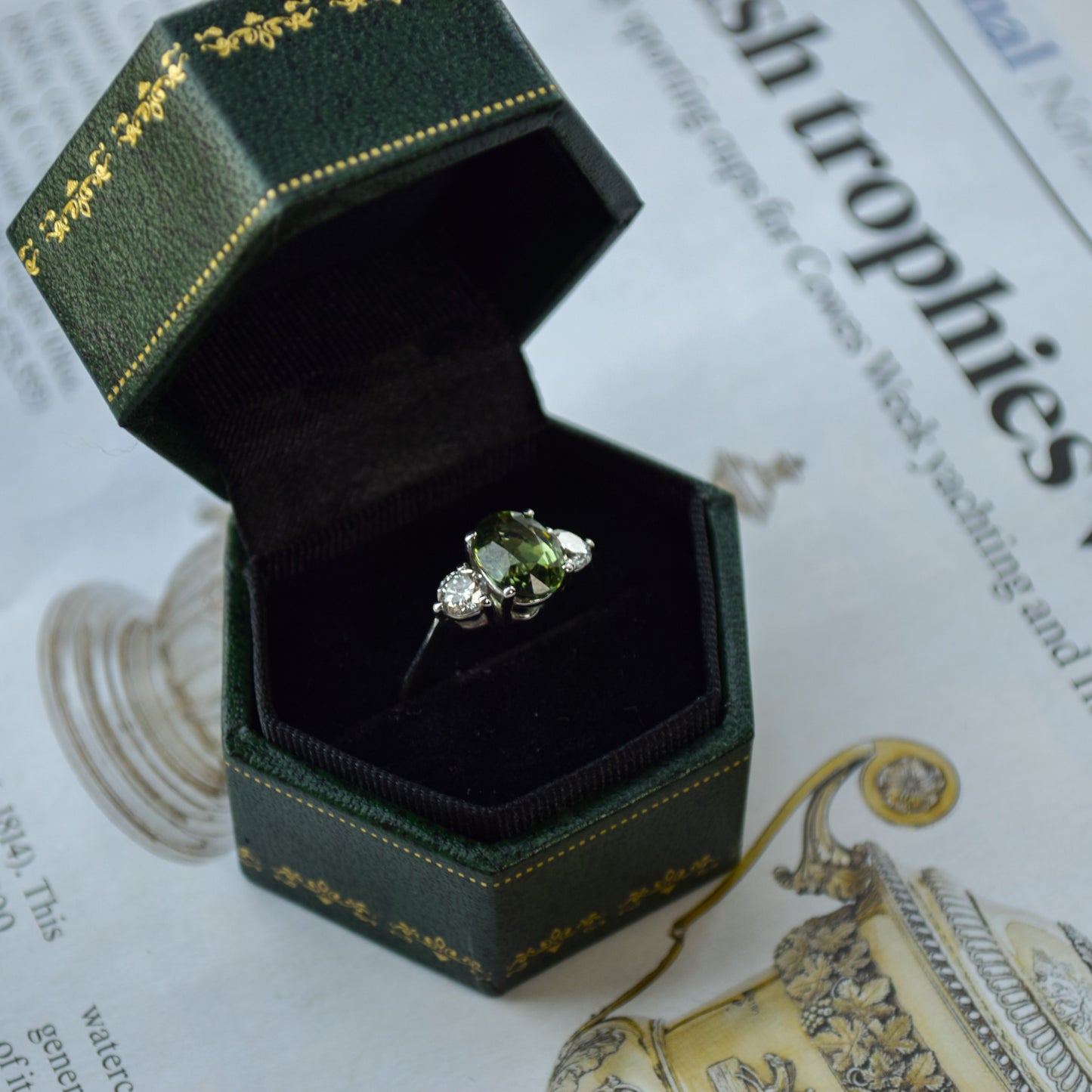 Montana sapphire 18ct white gold ring