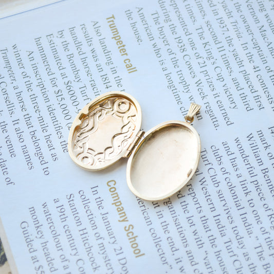 9ct yellow gold oval locket
