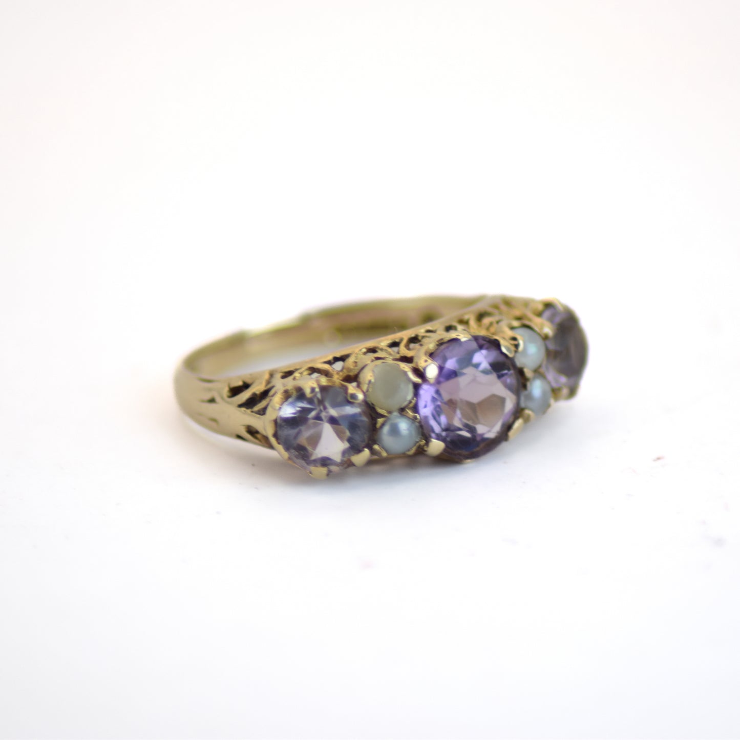 Antique Victorian amethyst & pearl 9ct gold ring