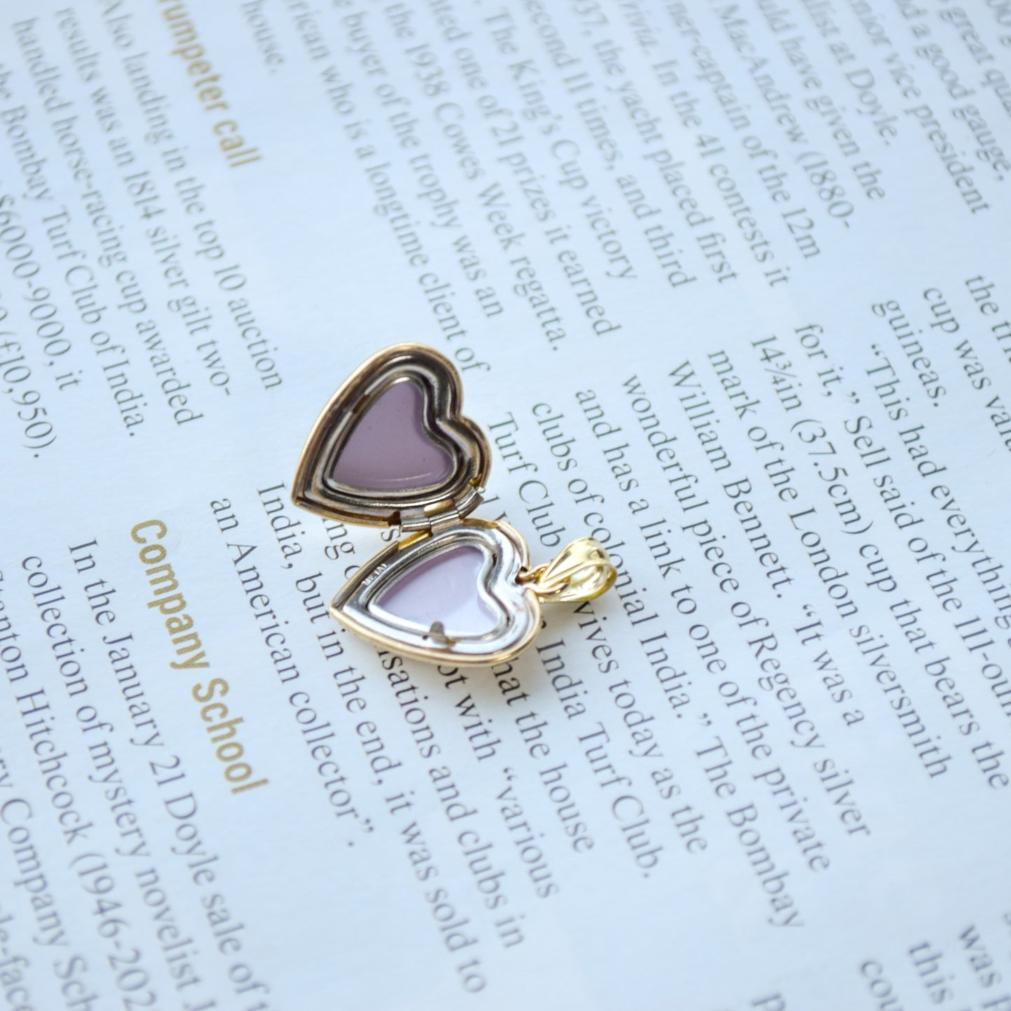 Dainty heart locket in 9ct gold