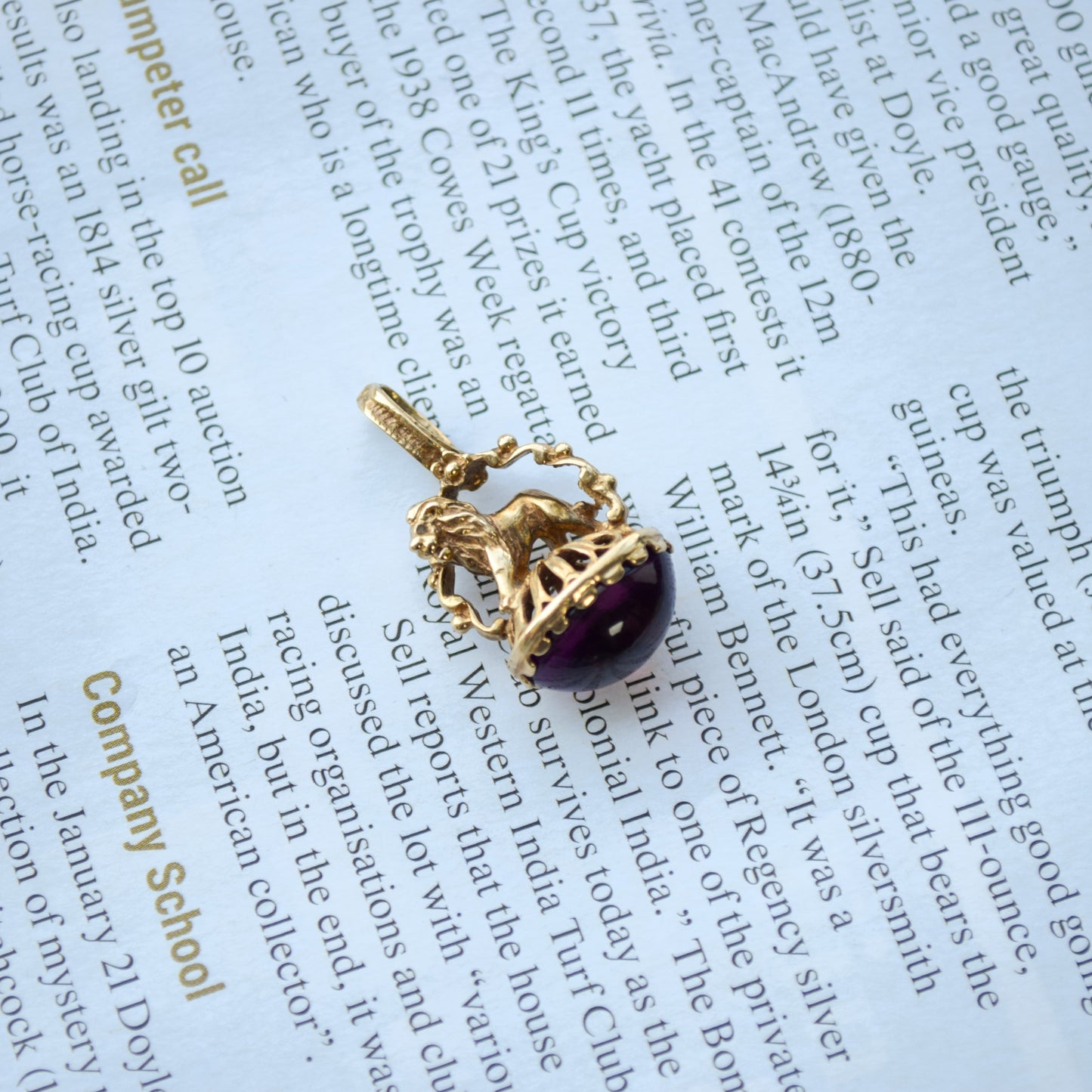 Amethyst lion fob in 9ct gold
