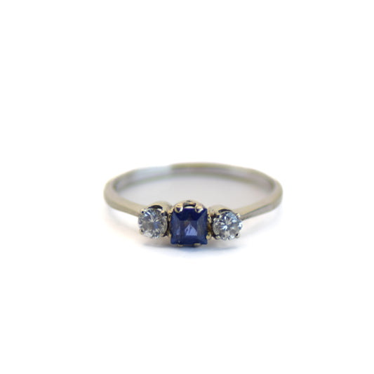 18ct white gold diamond and sapphires ring