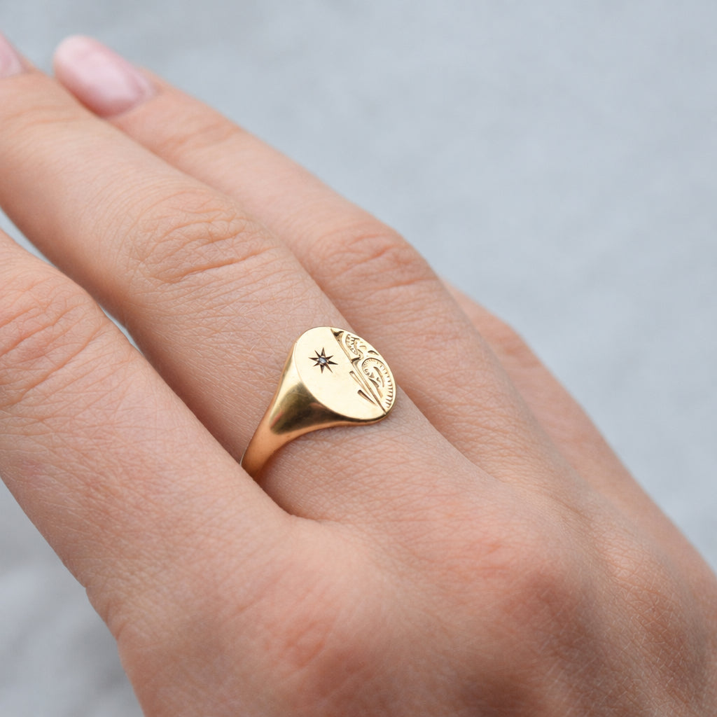 Vintage engraved diamond signet 9ct gold ring