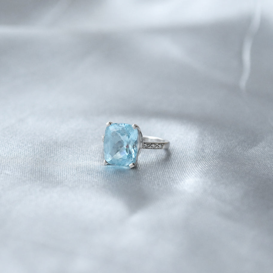 Topaz & diamond cocktail 9ct white gold ring