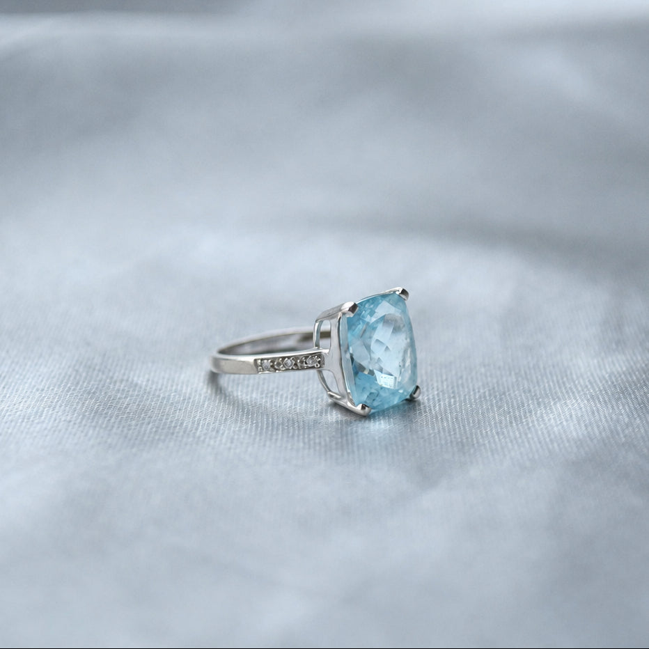 Topaz & diamond cocktail 9ct white gold ring