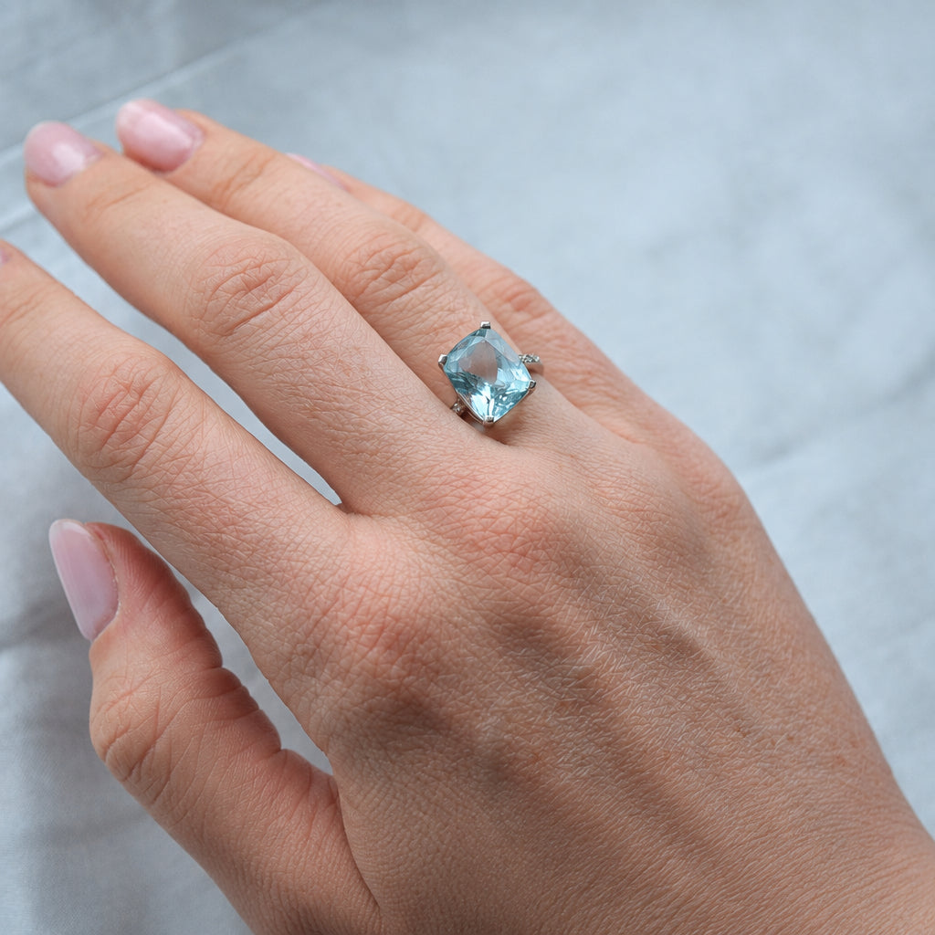 Topaz & diamond cocktail 9ct white gold ring