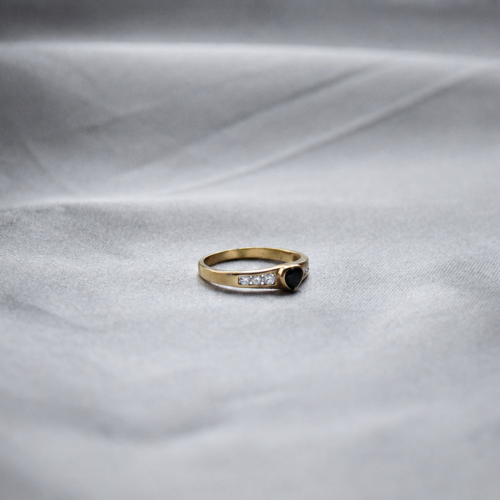 Sapphire love heart 9ct gold ring