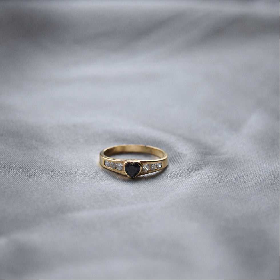 Sapphire love heart 9ct gold ring