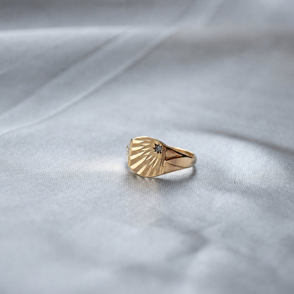 Engraved geometric style signet 9ct gold ring