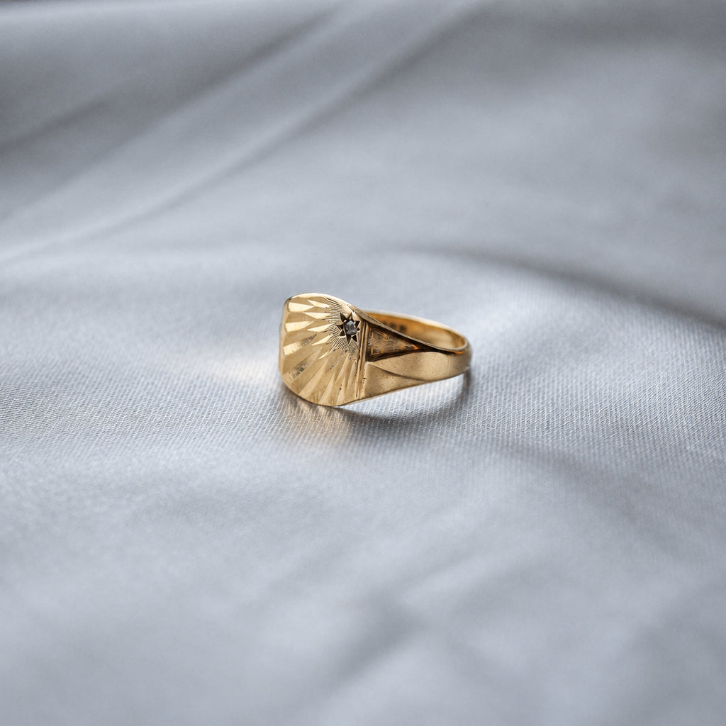 Engraved geometric style signet 9ct gold ring