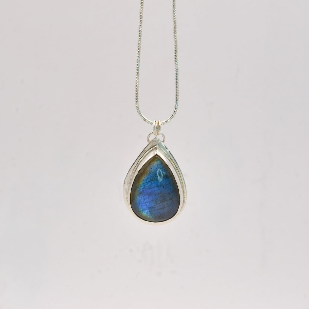 Labradorite pendant necklace