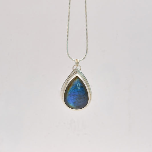 Labradorite pendant necklace
