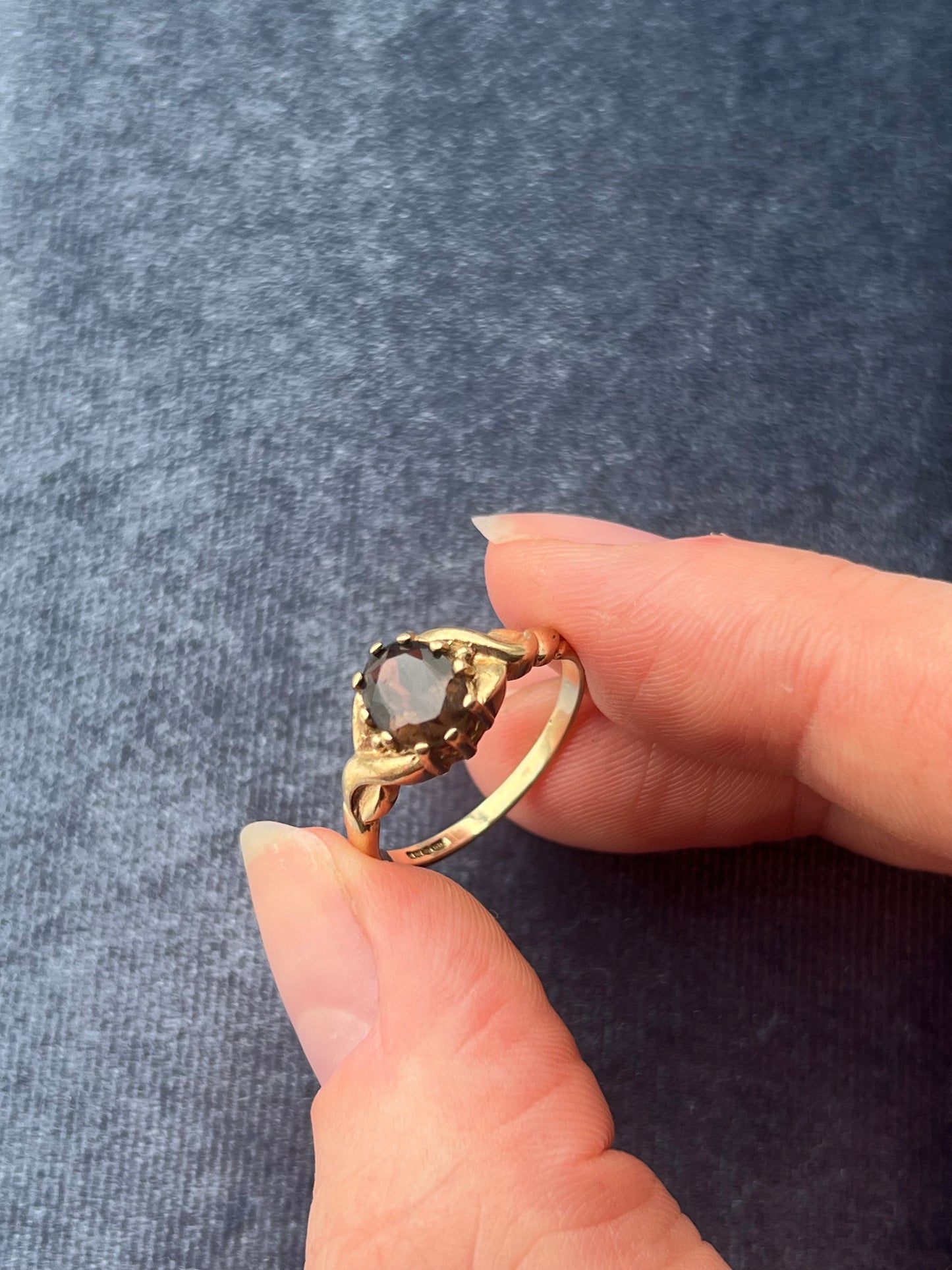 Smokey quartz 9ct gold ring