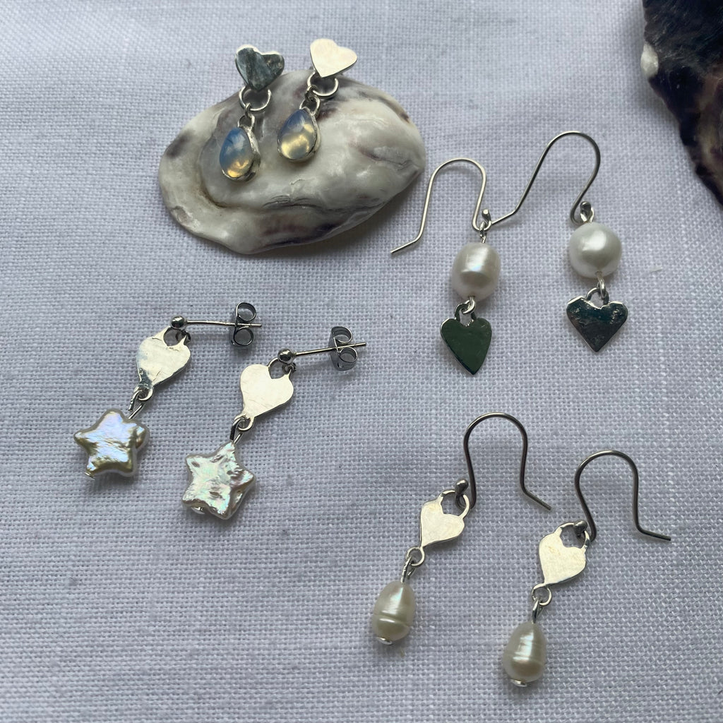 Pearl love me not earrings