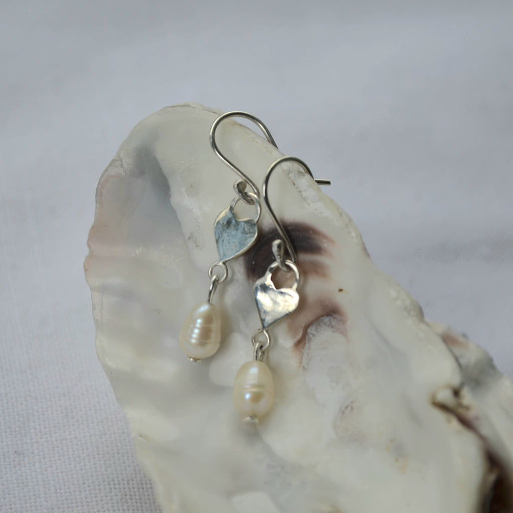 Pearl love me not earrings