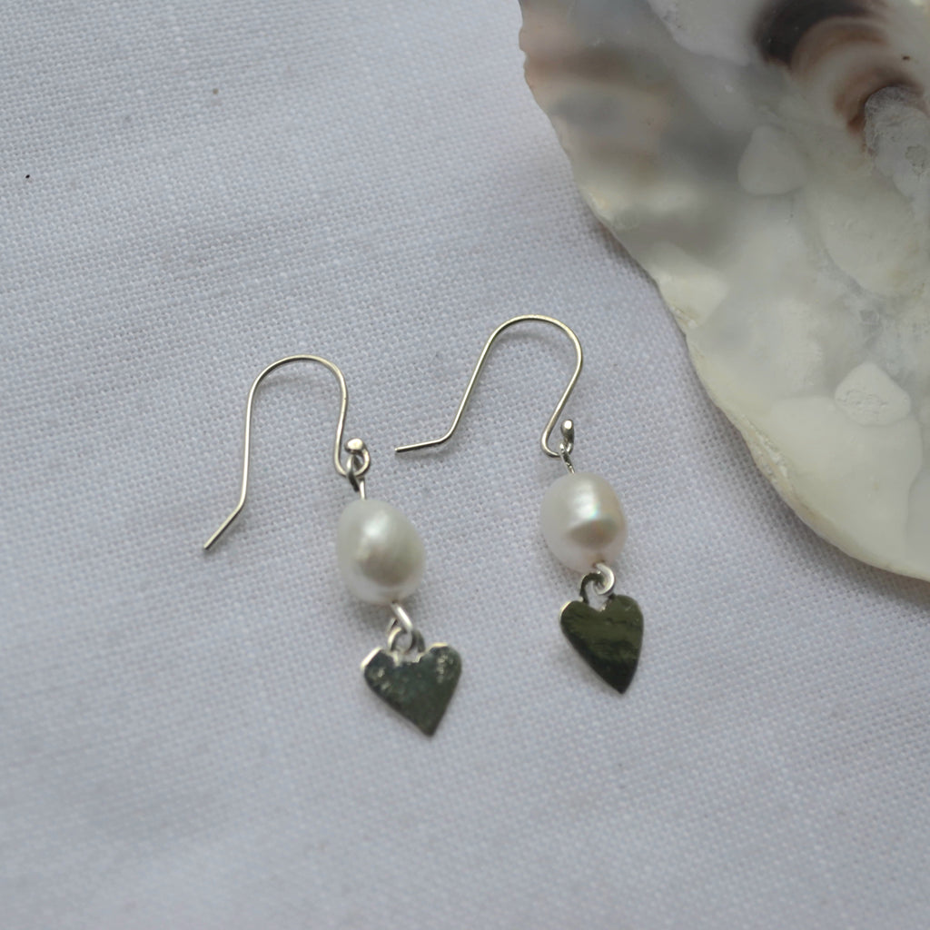 Pearl love me not earrings