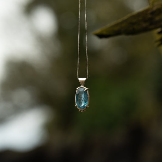 Siren's teardrop necklace